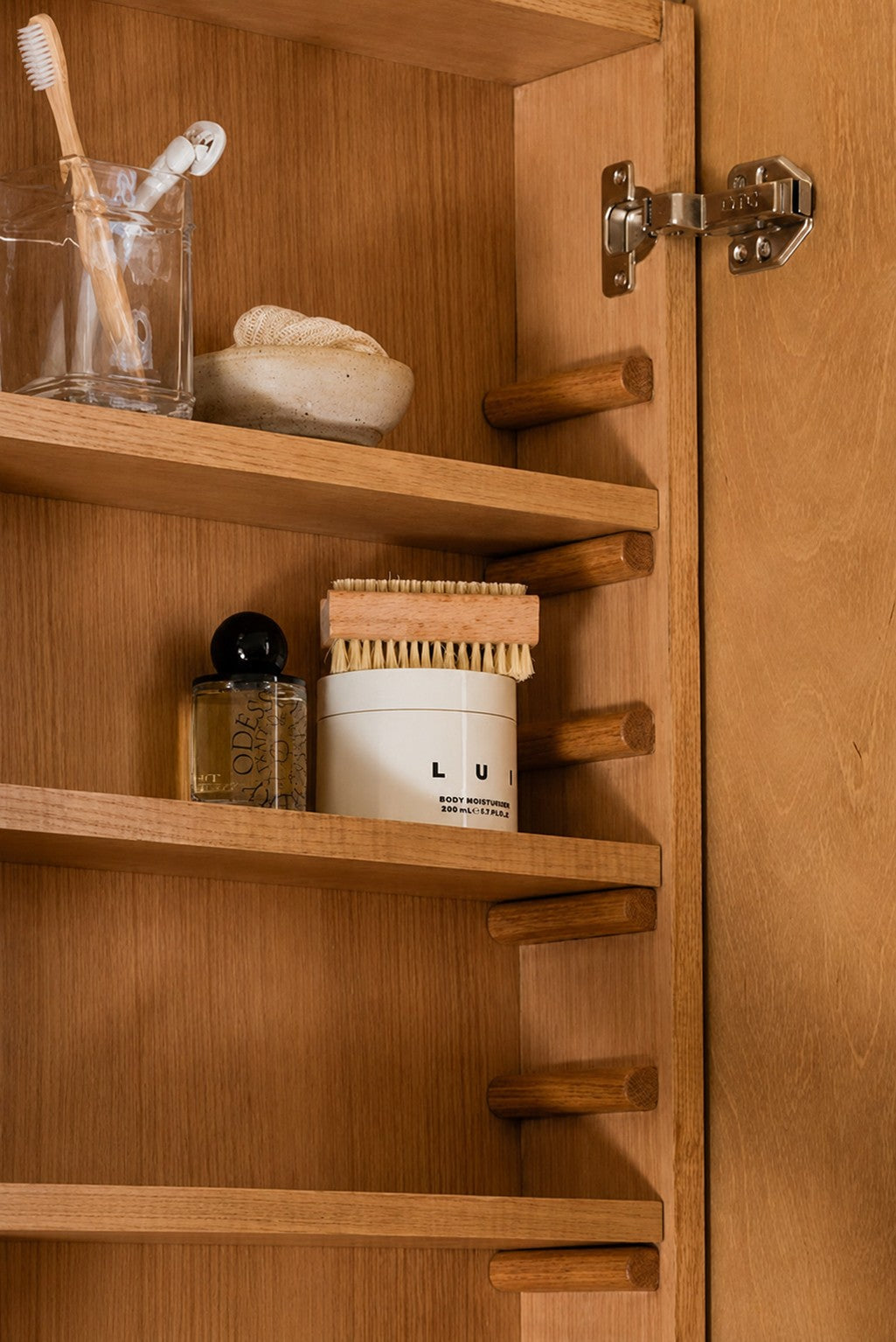 Buddy Cabinet Oak close